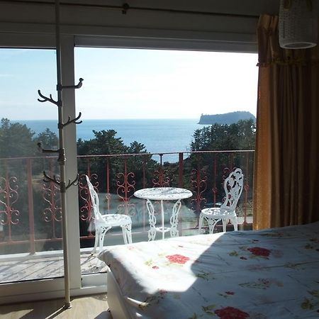 Black Rosehouse Seogwipo Room photo