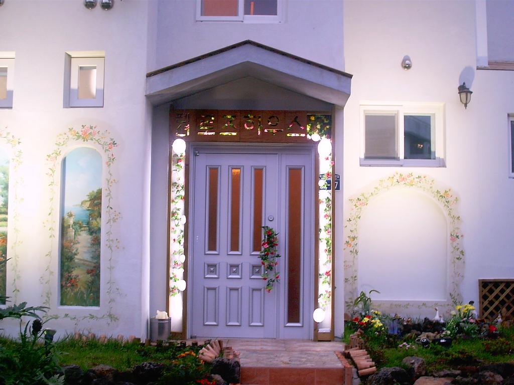 Black Rosehouse Seogwipo Exterior photo