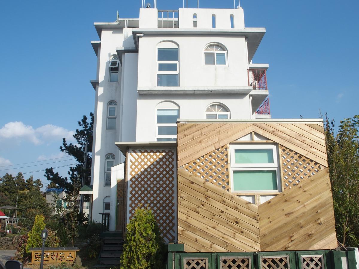 Black Rosehouse Seogwipo Exterior photo