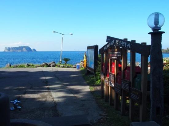 Black Rosehouse Seogwipo Exterior photo