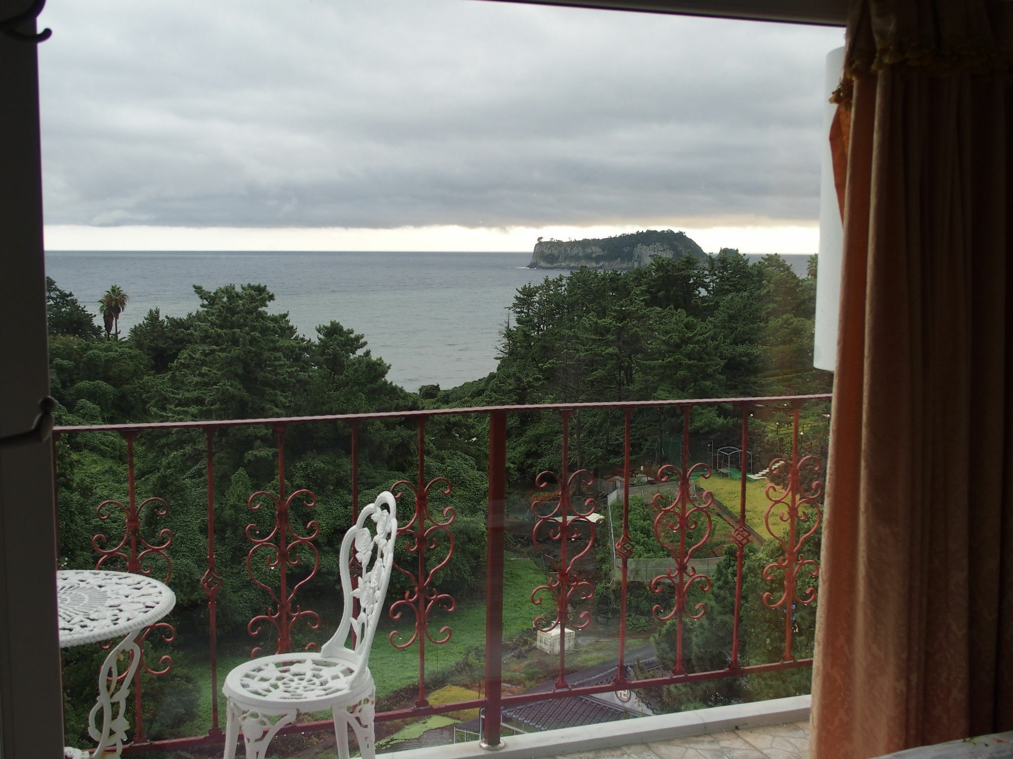 Black Rosehouse Seogwipo Exterior photo